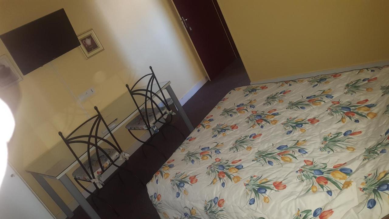 Hotel De La Cloche Sp ランス エクステリア 写真