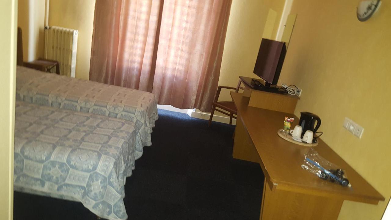 Hotel De La Cloche Sp ランス エクステリア 写真